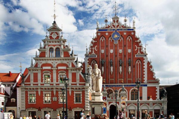 Old Riga Walking Tour – 2 Hours Guided Historical Excursion
