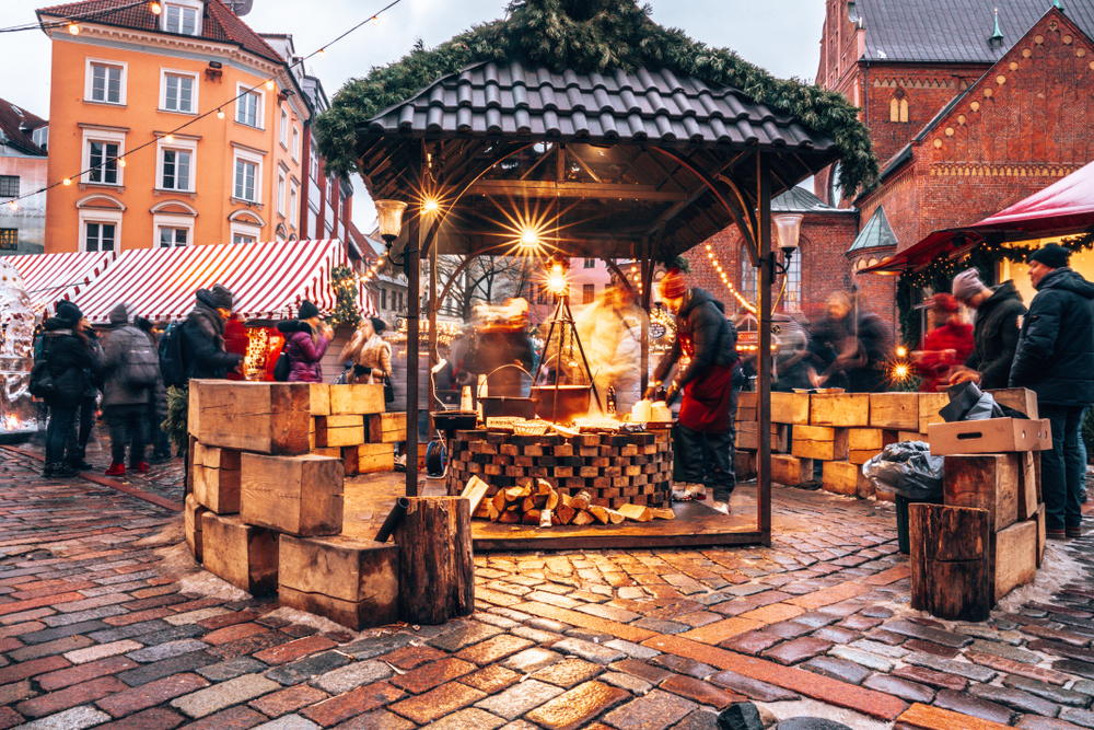Riga,,Latvia,-,December,24,,2018:,People,Enjoy,Christmas,Market
