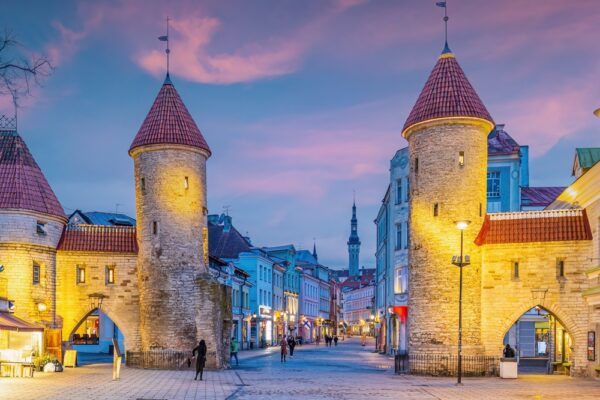 Medieval Tallinn Walking Tour – Old Town, Toompea & Historic Landmarks