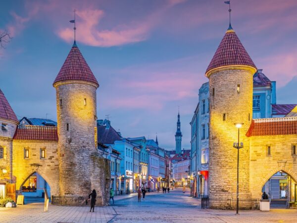 Medieval Tallinn Walking Tour – Old Town, Toompea & Historic Landmarks