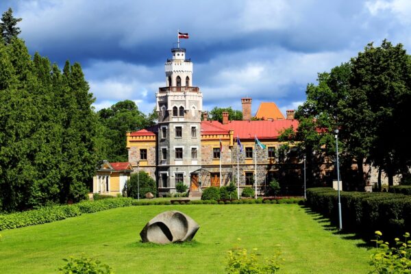 Sigulda Day Tour from Riga – Turaida Castle, Gutmanis Cave & Gauja National Park