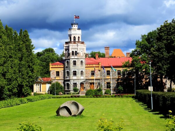 Sigulda Day Tour from Riga – Turaida Castle, Gutmanis Cave & Gauja National Park