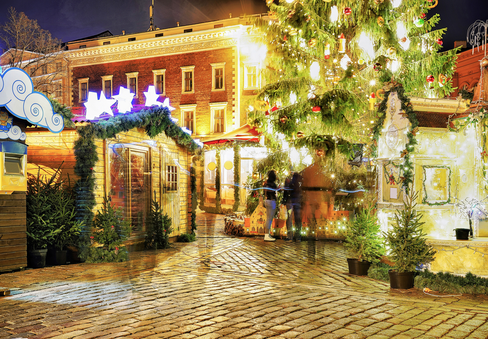 Road,Between,Stalls,At,Christmas,Market,In,Riga,,Latvia.,It